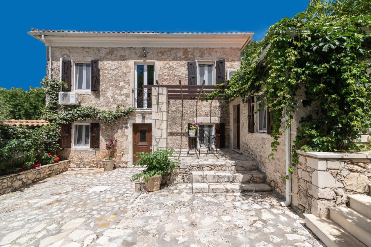 Villa Callisto- Elegant Restored Villa With Pool Gyri Экстерьер фото
