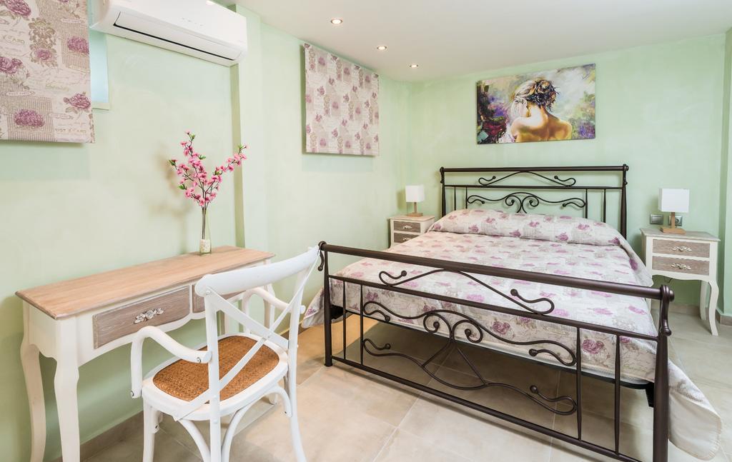 Villa Callisto- Elegant Restored Villa With Pool Gyri Экстерьер фото