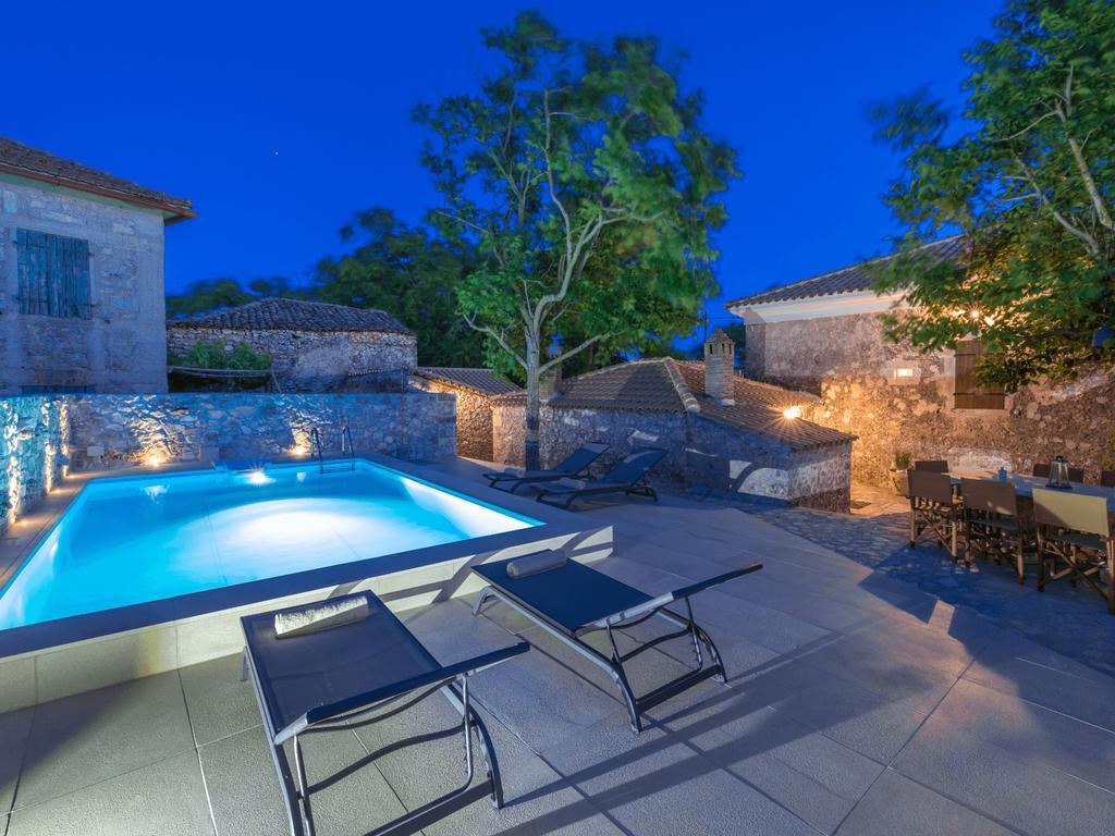 Villa Callisto- Elegant Restored Villa With Pool Gyri Экстерьер фото