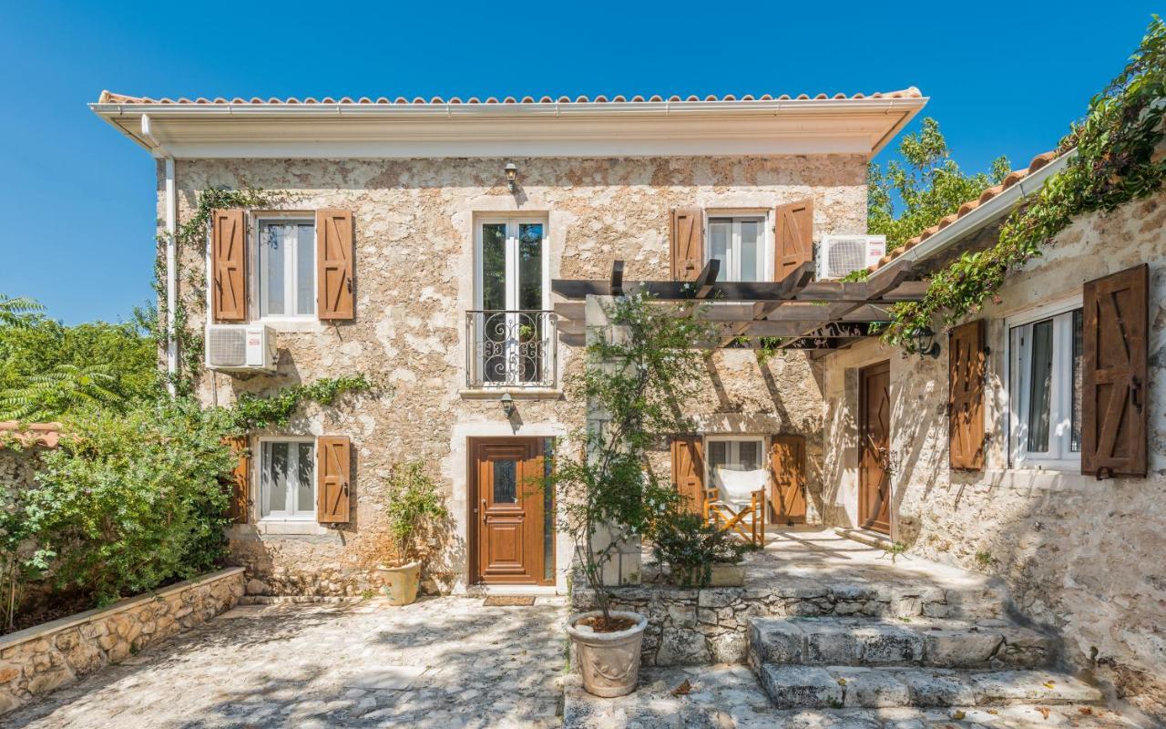 Villa Callisto- Elegant Restored Villa With Pool Gyri Экстерьер фото